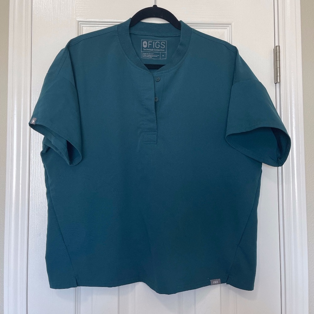 Caribbean Blue Figs Scrub Top